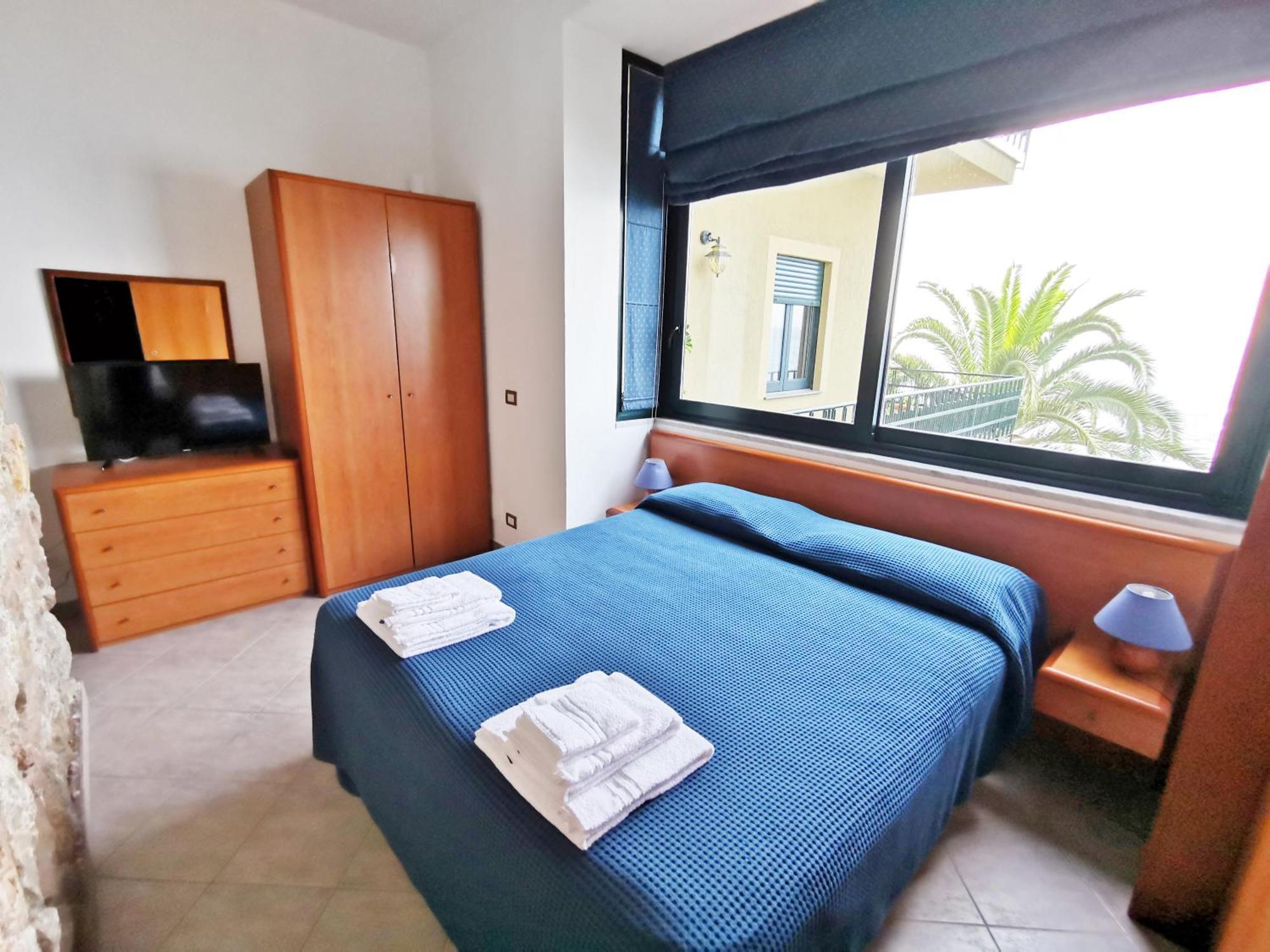 Villa Anita Apartments Capo dʼOrlando Oda fotoğraf