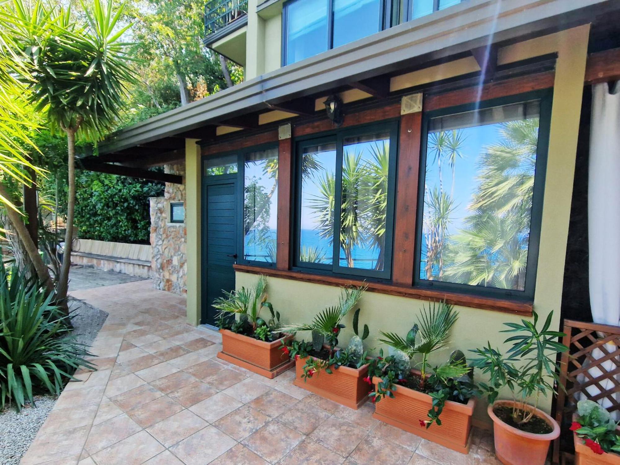 Villa Anita Apartments Capo dʼOrlando Dış mekan fotoğraf