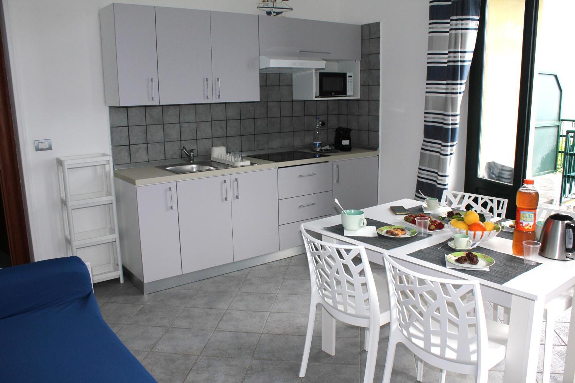 Villa Anita Apartments Capo dʼOrlando Dış mekan fotoğraf